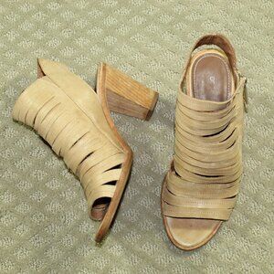 Donald J Pliner Women's 7.5M Light Tan Strappy 3" Stacked Heels